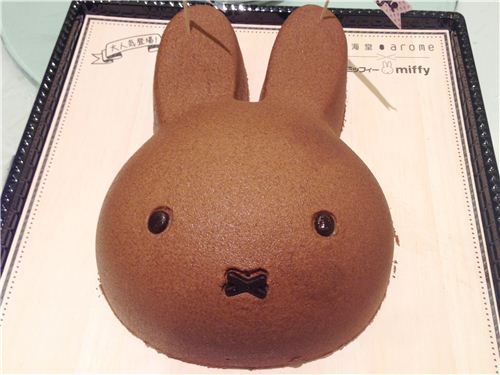 After a yummy DimSum lunch we had delicious Miffy chocolate cake
