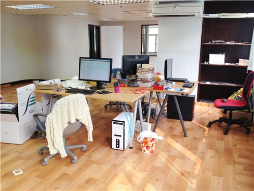 Everything is already unpacked so the girls can start working