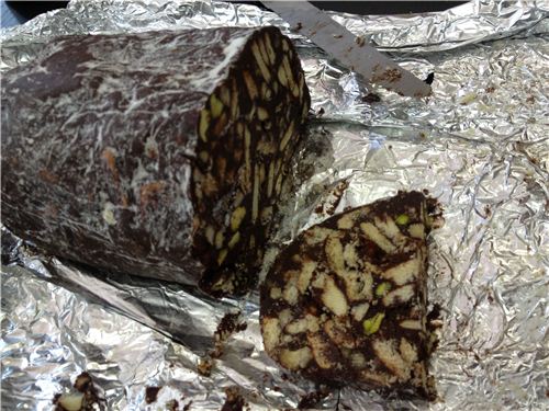 It really looks like salami, but was a delicious chocolate dessert - Karens yummy chocolate salami
